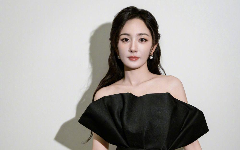 Hội phú bà Bắc Kinh Cbiz: Đàn chị khuyên Dương Tử rời showbiz giàu không tưởng, tiền chỉ là con số!