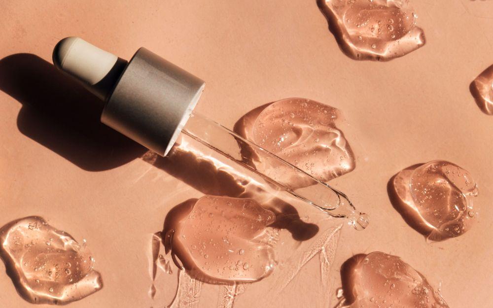 Retinol và Tretinoin khác nhau như thế nào? Những lưu ý khi dùng