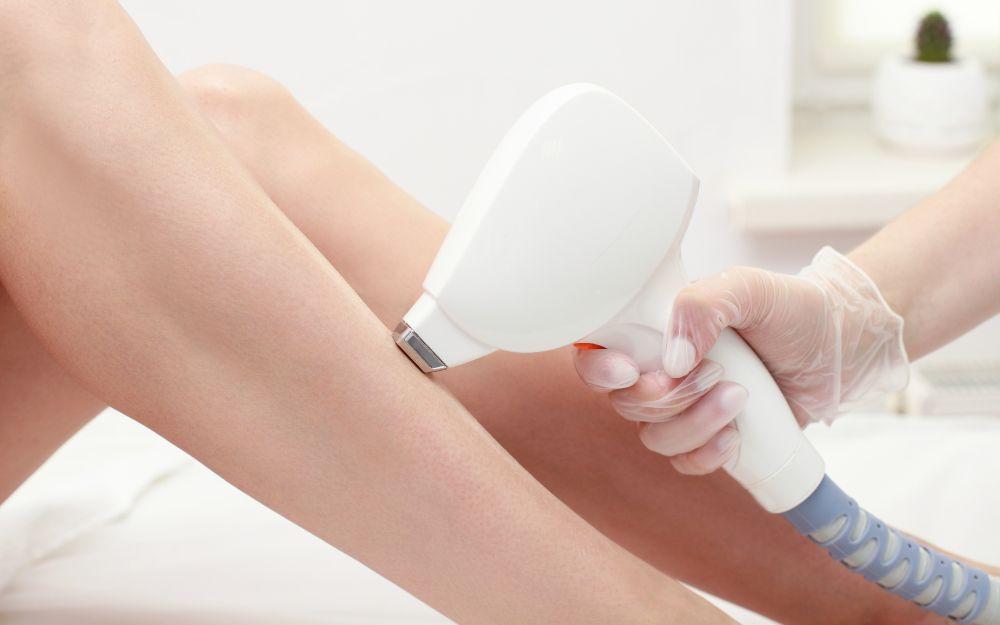 Top 8 cách tẩy lông chân tại nhà hiệu quả và an toàn nhất