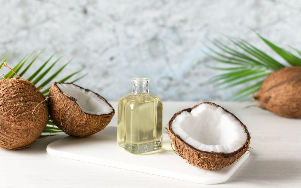 Dưỡng da khô bằng dầu dừa thế nào cho hiệu quả?