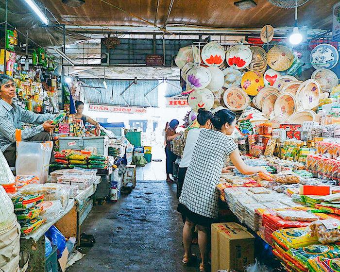 7 khu chợ ở Huế nổi tiếng gắn liền với văn hóa và ẩm thực cố đô