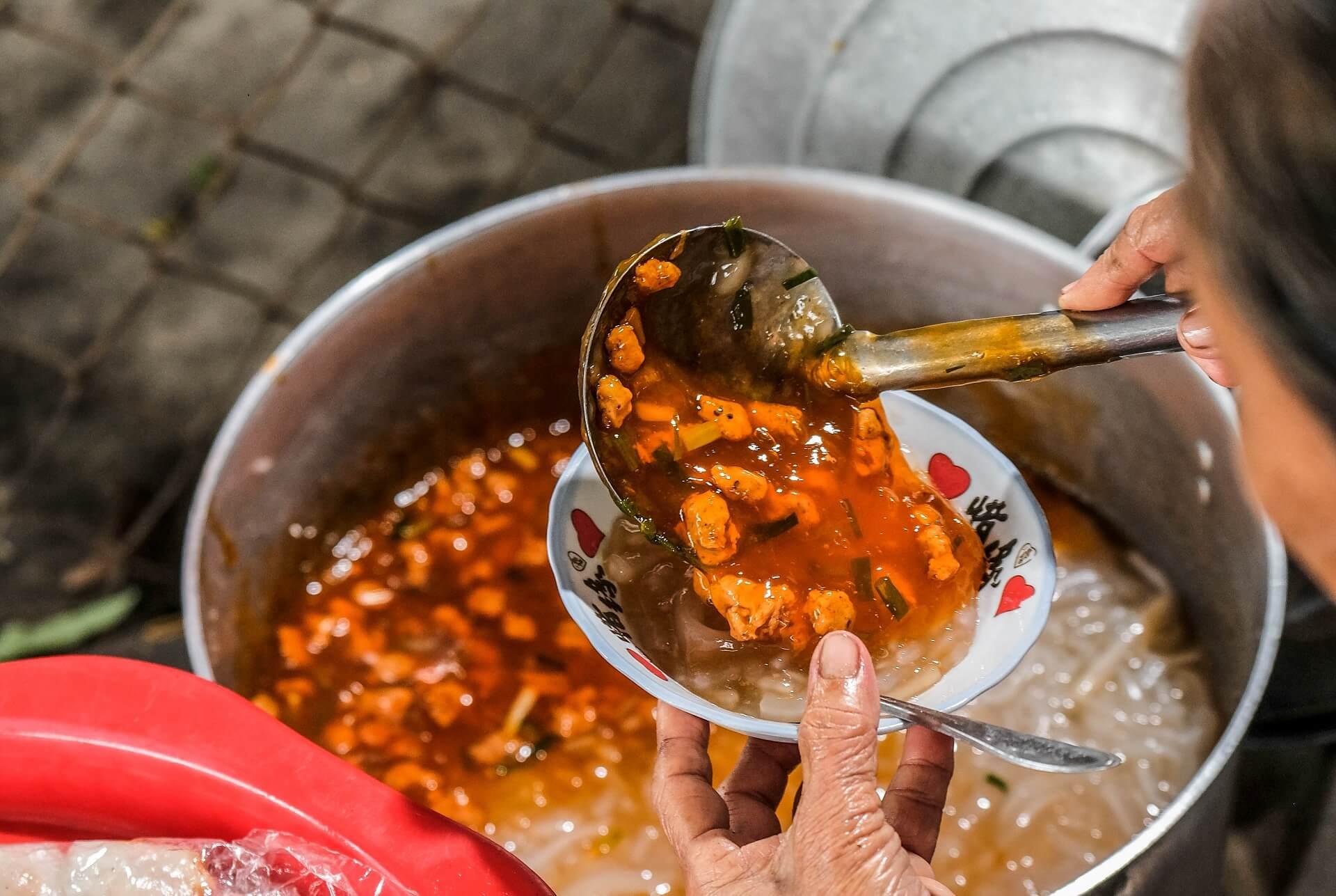 Bánh canh Huế ngon: 12+ quán bánh canh đậm đà, chuẩn vị tại Huế