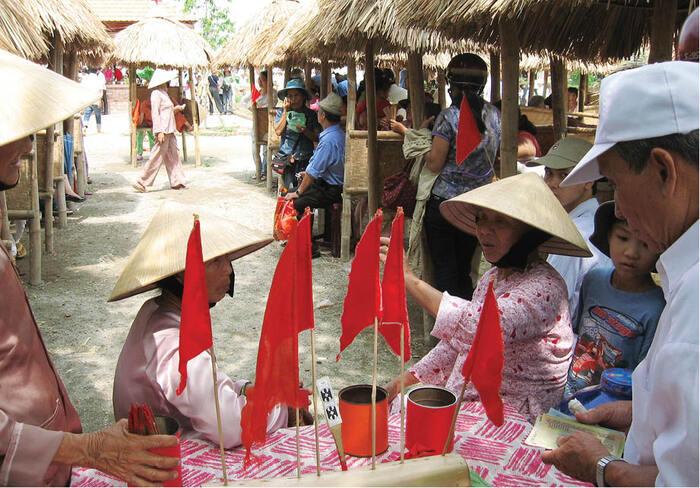 Khám phá chợ tết ở Huế: Đặc sản Tết Huế và lưu ý khi đi chợ tết