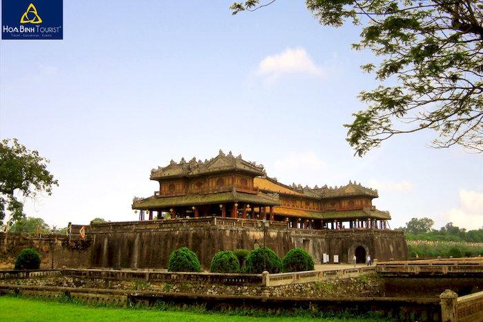 Khám phá Hoàng Thành Huế cùng “dân địa phương”: Ăn gì? Làm gì?