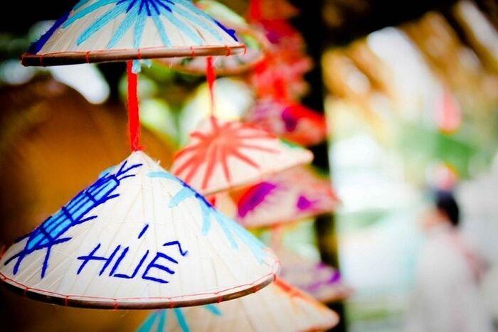 Gợi ý 20 món quà lưu niệm Huế độc đáo, đậm nét Cố Đô