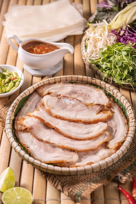 Nhím là một trong những quán bánh tráng cuốn thịt heo Huế ngon, chuẩn vị Nhím là một trong những quán bánh tráng cuốn thịt heo Huế ngon, chuẩn vị