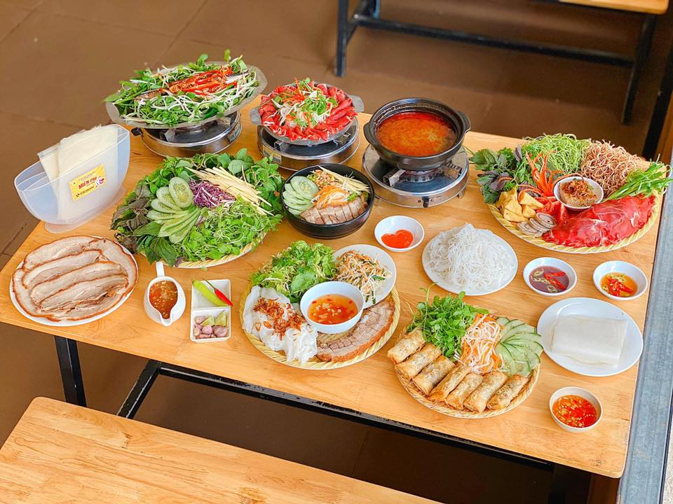 Bếp Khói là quán bánh tráng cuốn thịt heo ngon tại Huế Bếp Khói là quán bánh tráng cuốn thịt heo ngon tại Huế