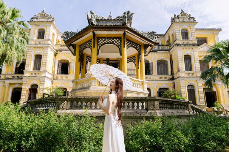 Cung An Định với c&aacute;c chi tiết kiến tr&uacute;c đặc trưng.