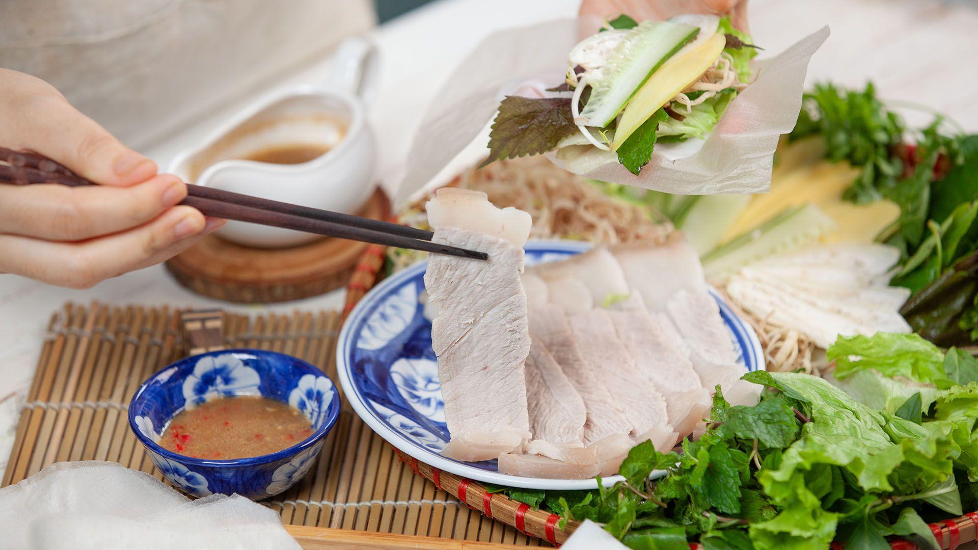 Bánh tráng cuốn thịt heo - Món ăn “gây nghiện” khi tới Đà Nẵng