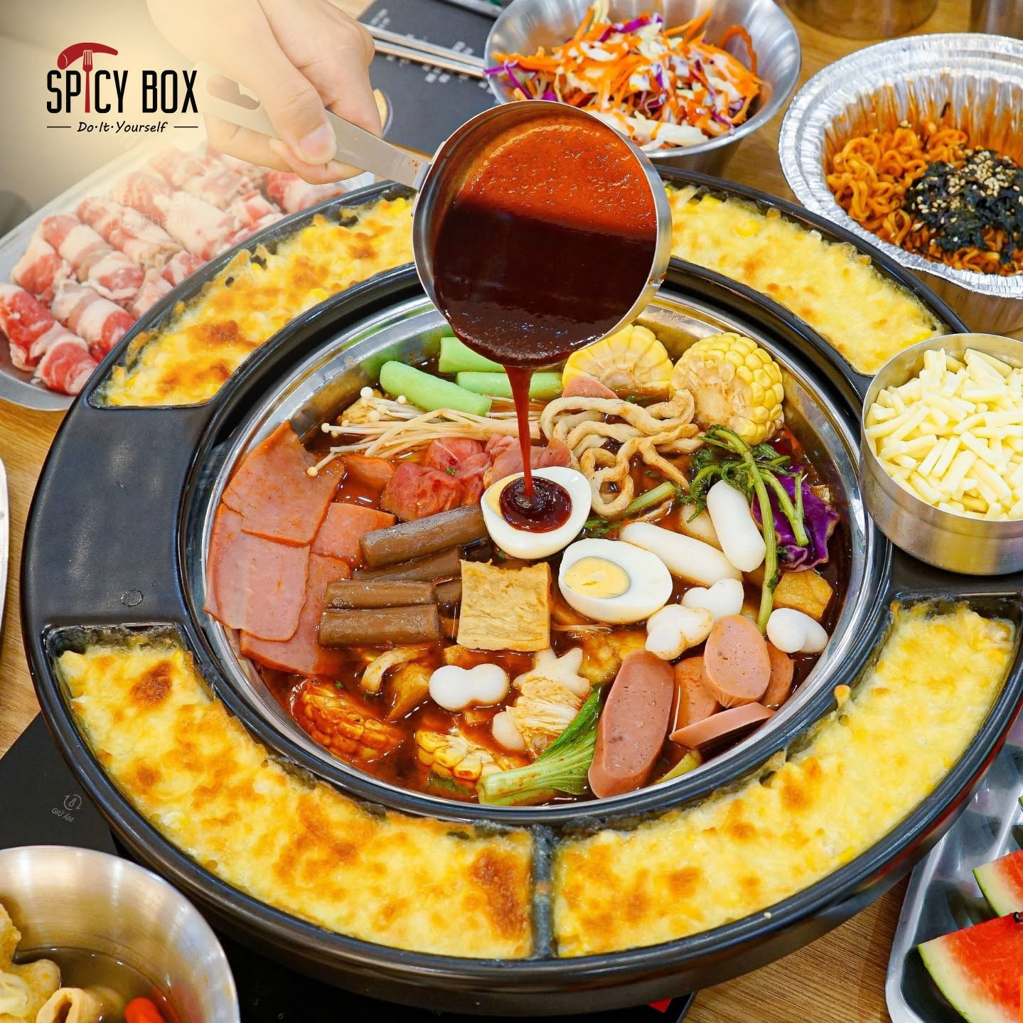 Cập nhật giá vé Spicy Box mới nhất kèm menu buffet Topokki 2026
