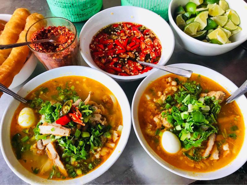 Trời lạnh ăn gì ở Đà Nẵng? 9 Gợi ý ấm bụng, dễ tìm