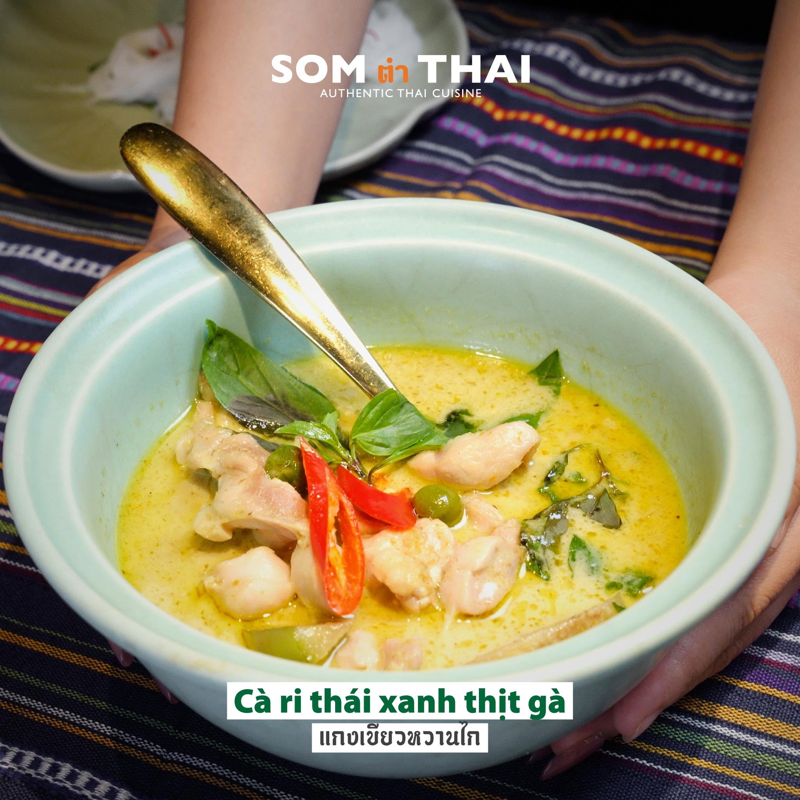 C&agrave; ri th&aacute;i xanh thịt g&agrave; tại Som Tum Thai