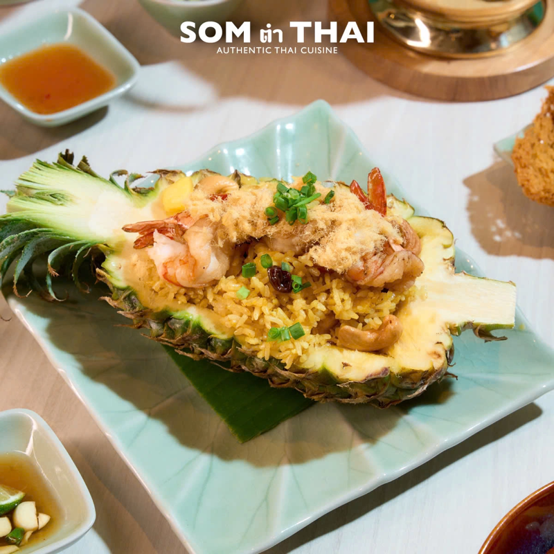 Cơm tr&aacute;i thơm tại Som Tum Thai
